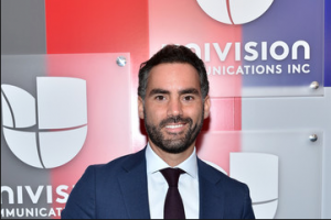 UNIVISION STAR Enrique Acevedo tells Tucker Carlson that Mexicans account for “net zero” immigration to America with a straight face…