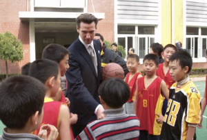 2005: A busy Gavin Newsom (Mayor of San Francisco at the time) connects with China’s elite / Senator Dianne Feinstein helped him meet ex-president, Shanghai mayor.
